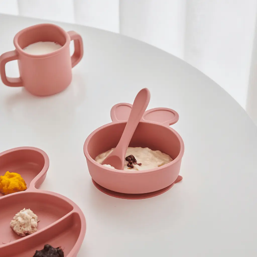 Bát Ăn Dặm Silicone AttiRabbit Hình Thỏ hồng 02.webp