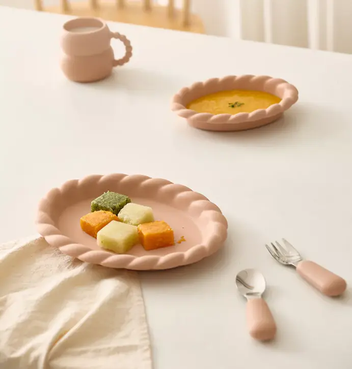 Bộ 4 Dụng Cụ Ăn Dặm Silicone Viền Xoắn Standard145 Gồm Khay Lớn 350ml, Khay Nhỏ 250ml, Cốc 150ml, Set Muỗng&Nĩa